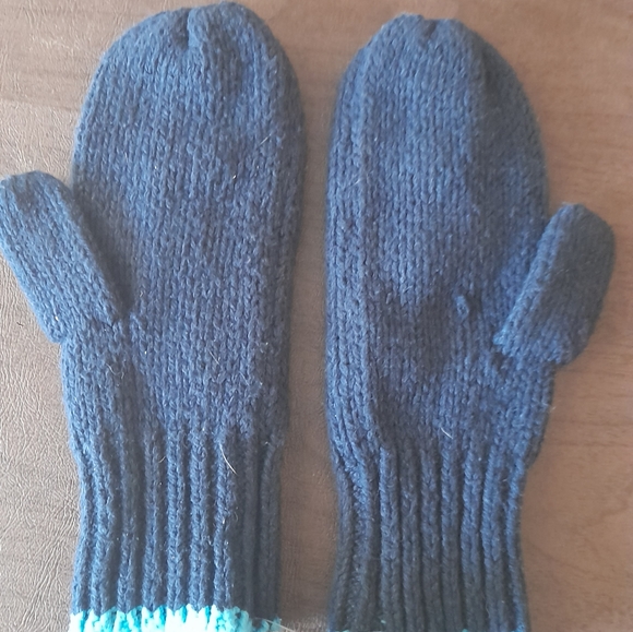 Hollister mittens - Picture 2 of 6
